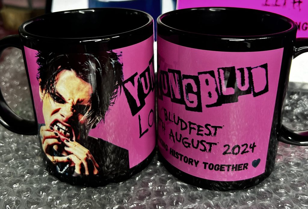 YUNGBLUD AND LOWLIFE IS A SONG BY YUNGBLUD WHO SANG THE SOND AS BLUDFEST